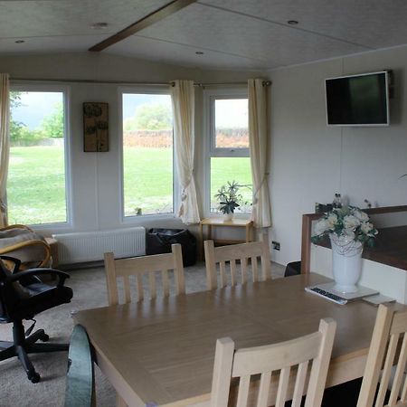 Marshlands Lakeside Nature Retreat Barton-upon-Humber Extérieur photo