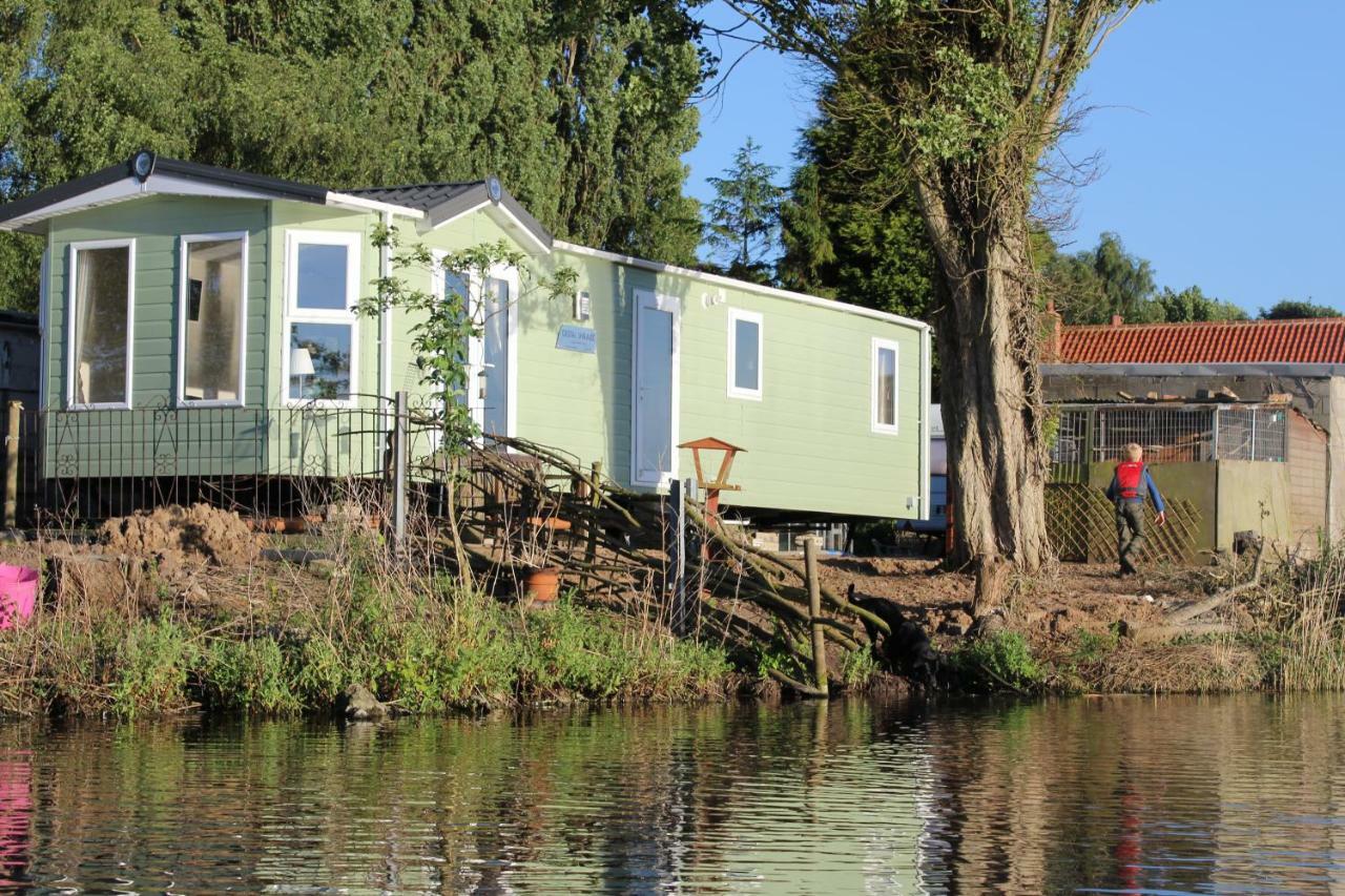 Marshlands Lakeside Nature Retreat Barton-upon-Humber Extérieur photo